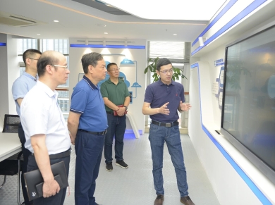 浙江出版联合集团党委委员王忠义一行到浙江省教育技术中心调研