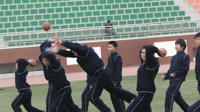 "双减"后体育老师严重不足,探索优秀退役运动员到学校兼职