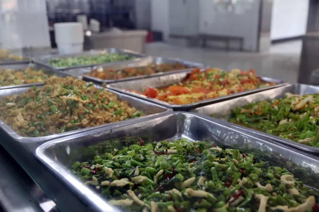 杜绝浪费，南京一大学食堂窗口免费送当日剩餐