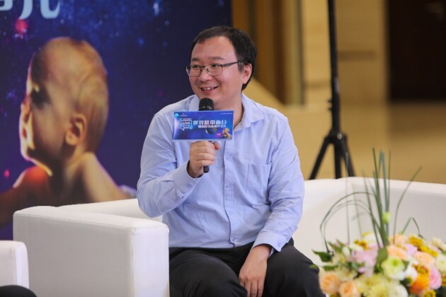 直播中,北京市脐血库邀请到了北京大学第一医院妇产科的副主任赫英东