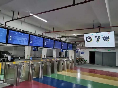 苏州园区金鸡湖学校（苏桐路校区）学校实行全国首例地下动态接送系统