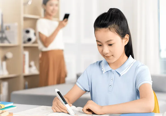 碳氧智能硬件成为青少年快乐学习、健康成长的新方式