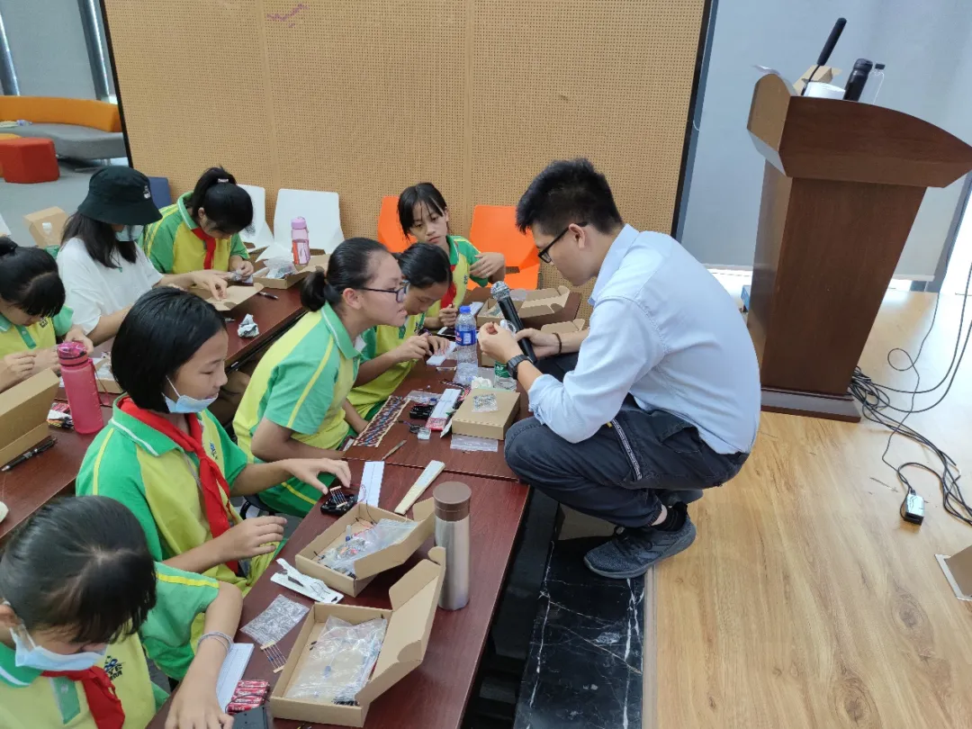 研学之旅 带学子发现科技魅力