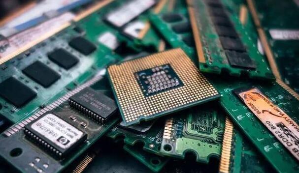 美国芯片专家基本都是华人？教育部出手，将更多留学人才召回祖国