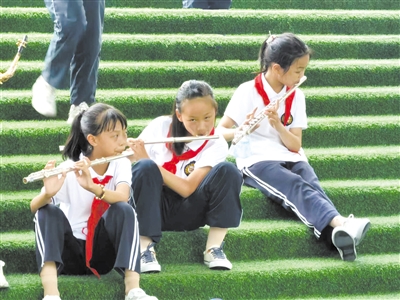 文明精神野蛮体魄 培养健康阳光少年