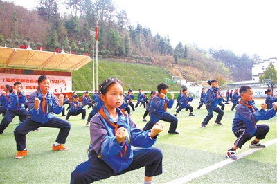 文明精神野蛮体魄 培养健康阳光少年
