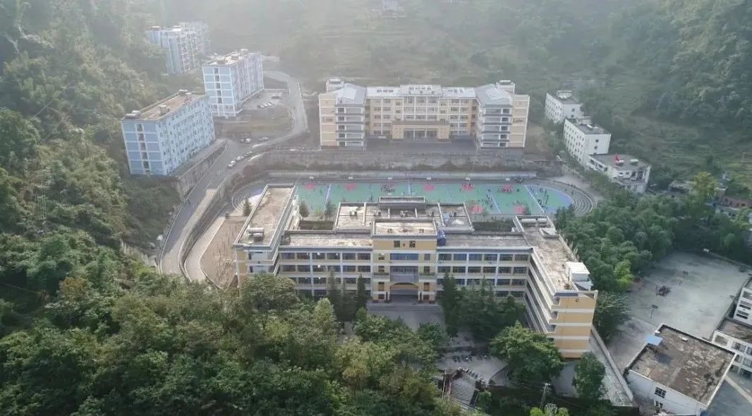 飞利浦商显赋能云南省昭通市盐津县第三中学数字化建设工程