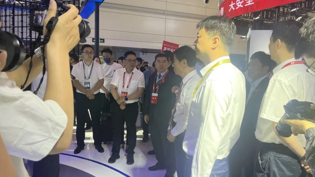 创显科教携手中国电信亮相第五届河南省教育装备博览会