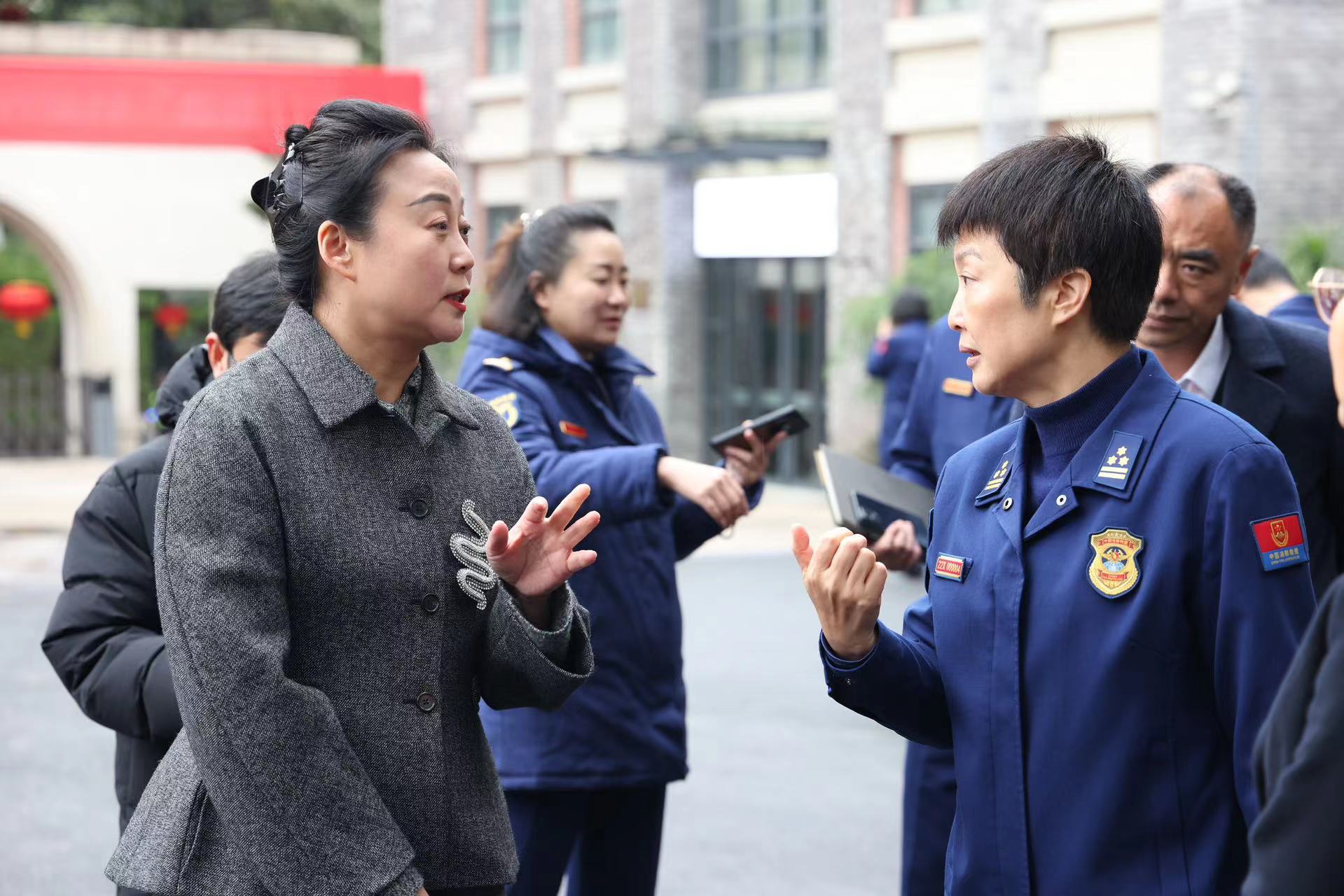 护航校园安全！教育部、国家消防救援局调研人民小学消防安全教育工作