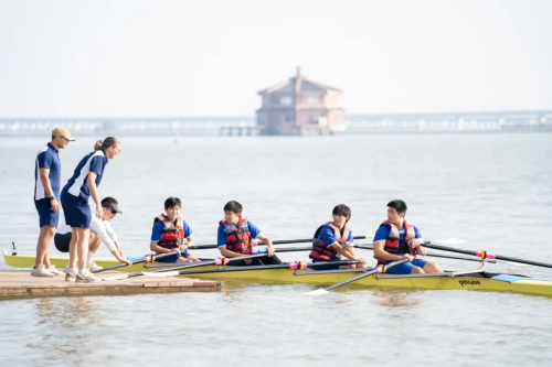 常州威雅学校：千岛湖赛艇训练营火热报名中！大师级教练带你成就赛艇梦想！