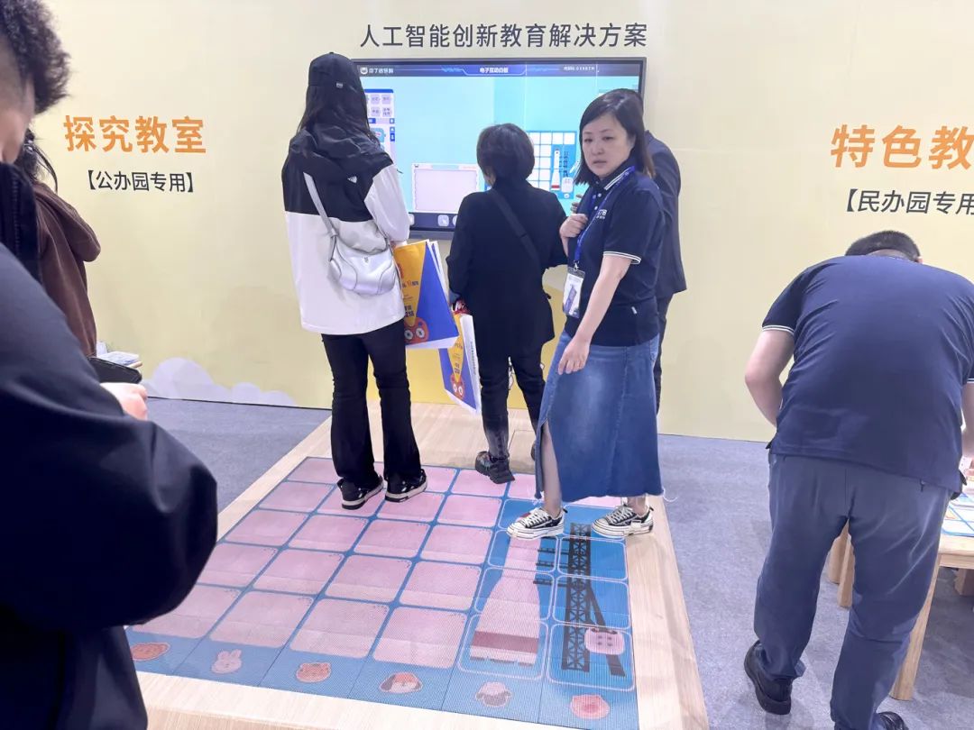 飞利浦商显惊艳亮相北京幼教展，启迪智慧幼教新范式