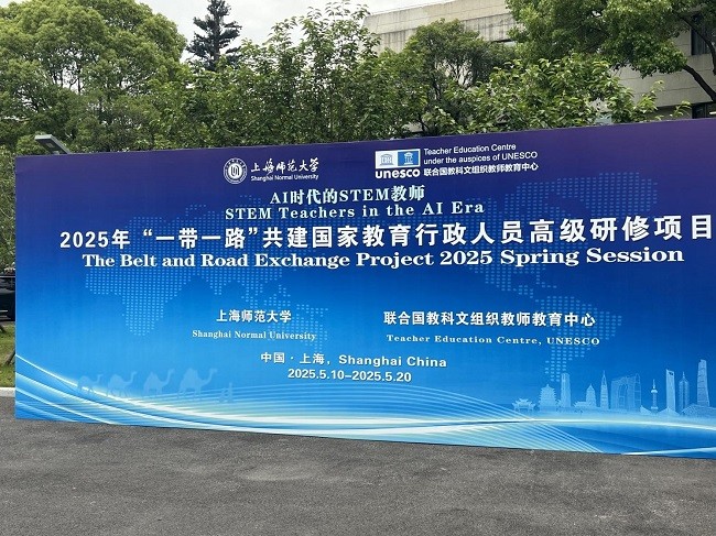蘑菇云科创教育在上海联合国教科文组织教师教育中心成功举办AI时代STEM教师工作坊