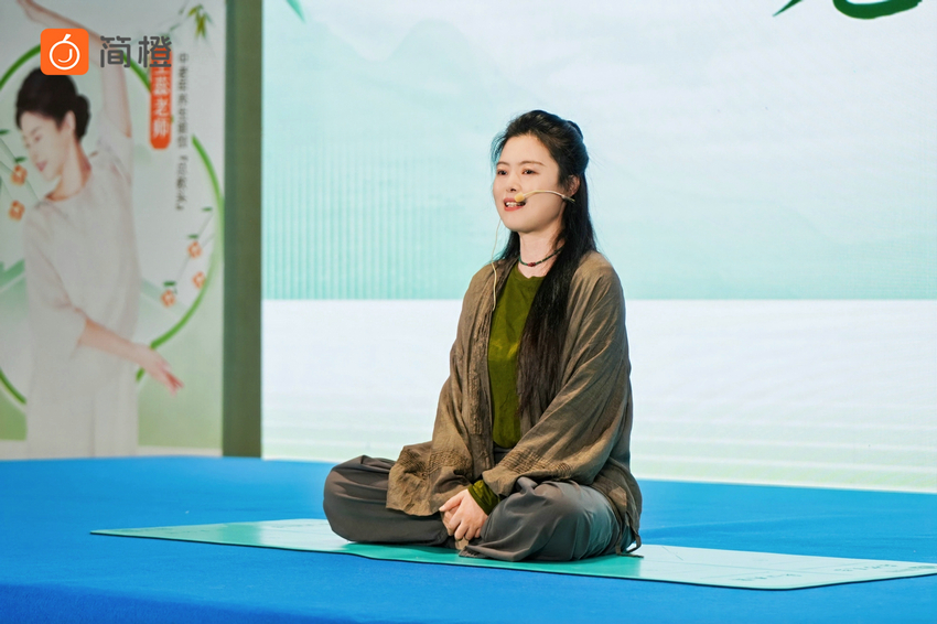 简橙在线教育平台：王蕊瑜伽引领健康新时代，助力中老年重塑身心和谐