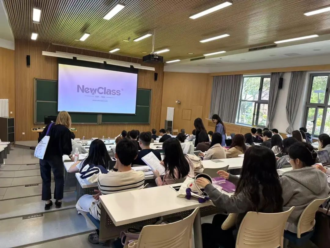 东方正龙数智化成果走进清华大学