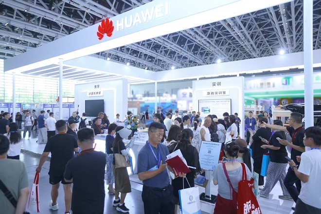 华为擎云携智慧教育解决方案亮相第六届西北教装展 赋能学以智用教育生态建设