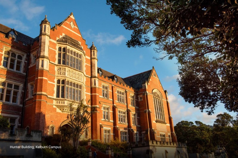 惠灵顿维多利亚大学校长随新西兰总理官方代表团访华，深化教育合作