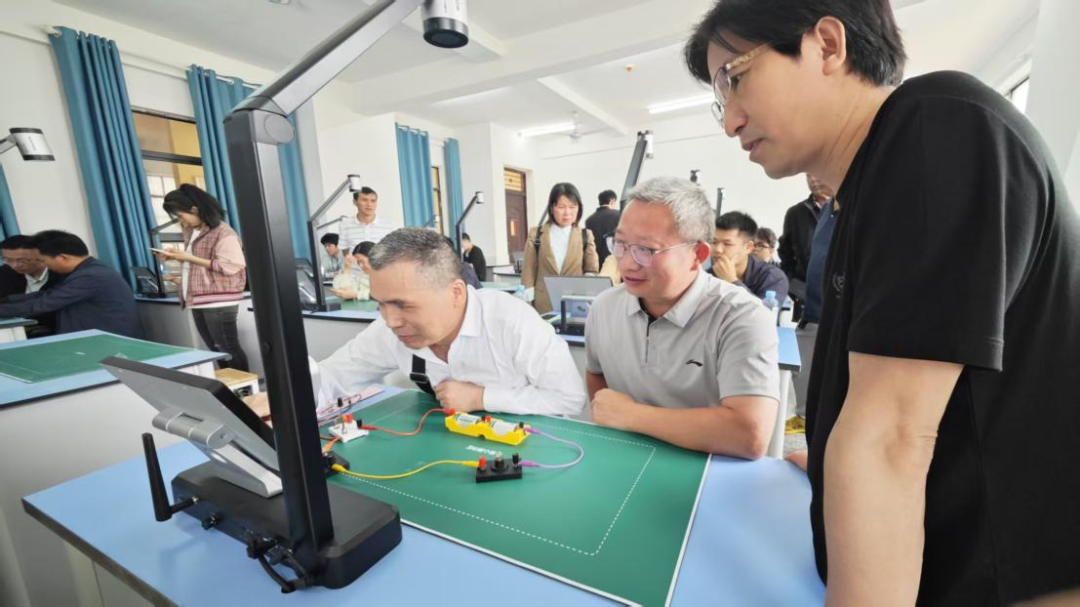 智能赋分 精准考评——长鹏助力江华率先实现理化生实验AI智能化考评
