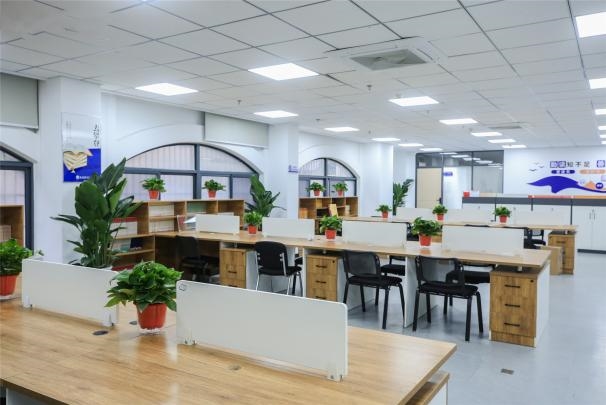 新剑桥 新气象 新起点 新未来  合肥剑桥学校召开教职工会议