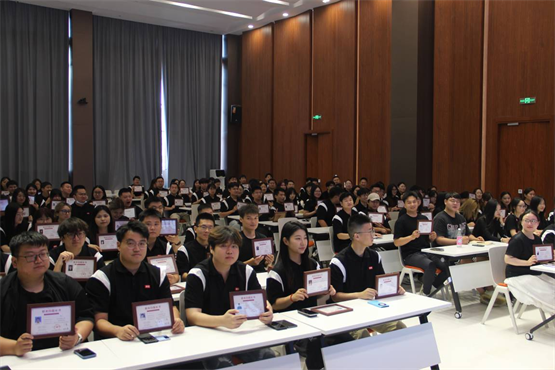 高途大学生学习顾问 规划师升级大会举行，开启职业服务新征程