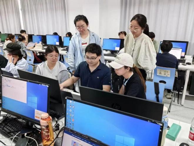【杭州师范大学·海豚大模型应用开发实践训练营】圆满结营！
