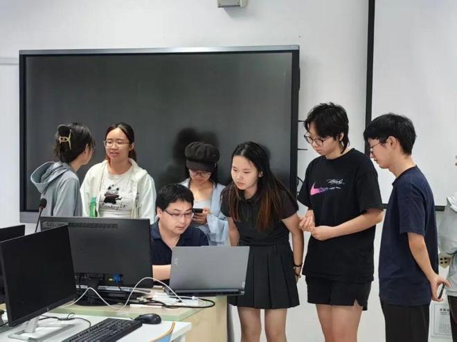 【杭州师范大学·海豚大模型应用开发实践训练营】圆满结营！