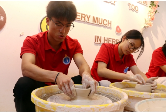 江西工业工程职院赣鄱陶瓷行“探秘千年瓷韵”在实践传承中厚植文化自信