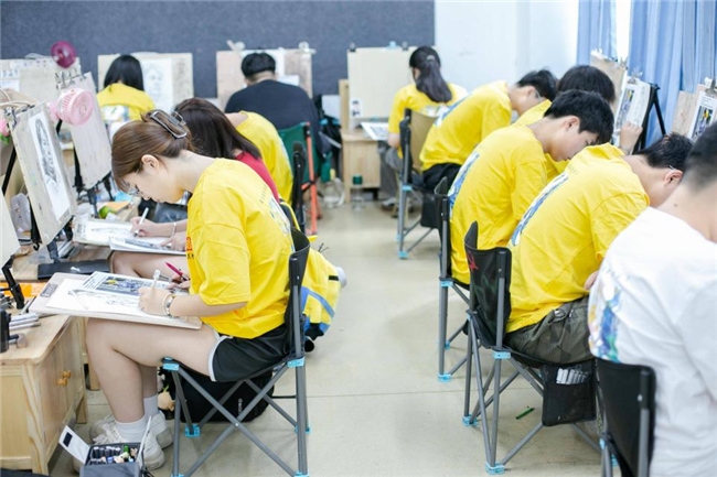 合肥尚美艺术学校双骄同辉：同窗共绘清华梦，艺术之花绽京华