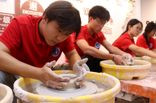 江西工业工程职院赣鄱陶瓷行“探秘千年瓷韵”在实践传承中厚植文化自信