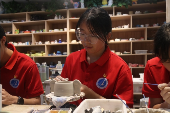 江西工业工程职院赣鄱陶瓷行“探秘千年瓷韵”在实践传承中厚植文化自信