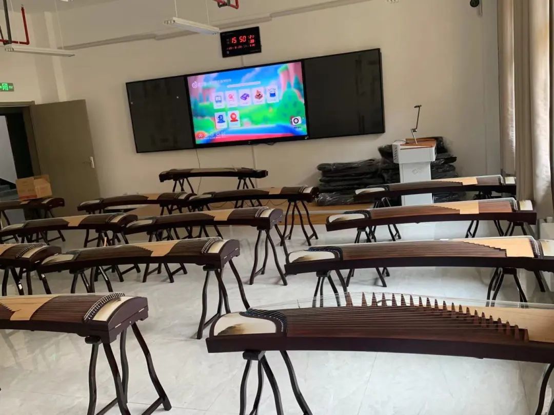 金三惠古筝教室走进——青海省老年大学