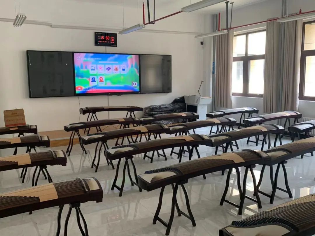 金三惠古筝教室走进——青海省老年大学