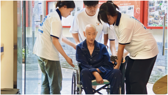 青春执"三色笔"绘山城！重庆应用职院学子"三下乡"交出时代答卷