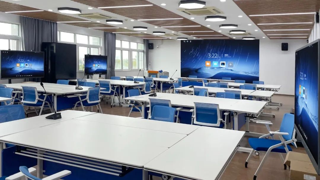 高校课堂数智化：飞利浦商显为云师大打造智慧教学中枢