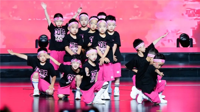 红黄蓝幼儿园毕业季：以爱为名，礼赞成长