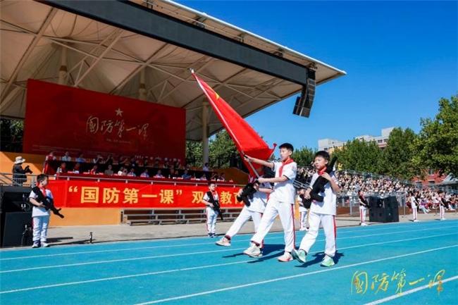 “国防第一课”双线教育行动在京举办  创新形式深化青少年国防教育