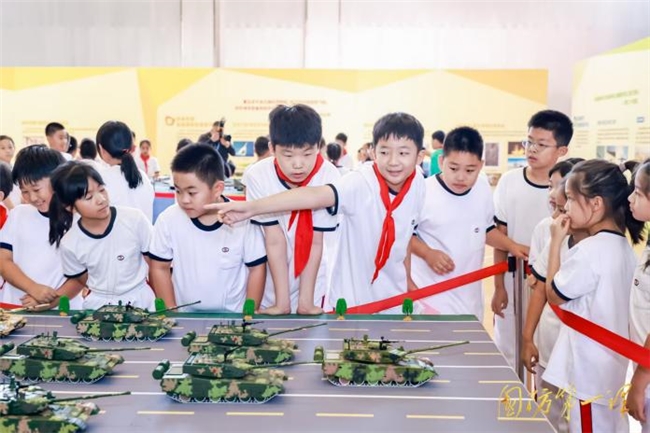“国防第一课”双线教育行动在京举办  创新形式深化青少年国防教育