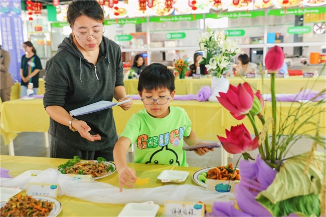 以爱为膳，以赛促优：2025红黄蓝杯全国幼儿园“厨王争霸赛”总决赛成功举办