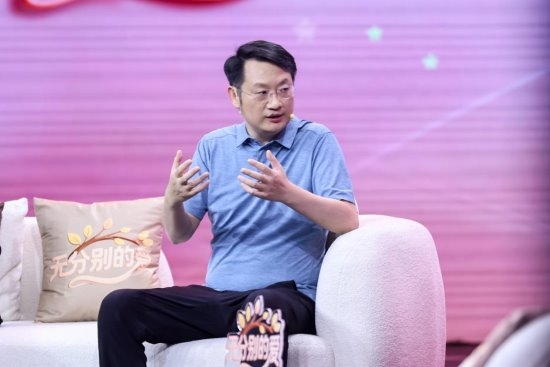 《无分别的爱》破解AI教育困境 教育重在育“人”