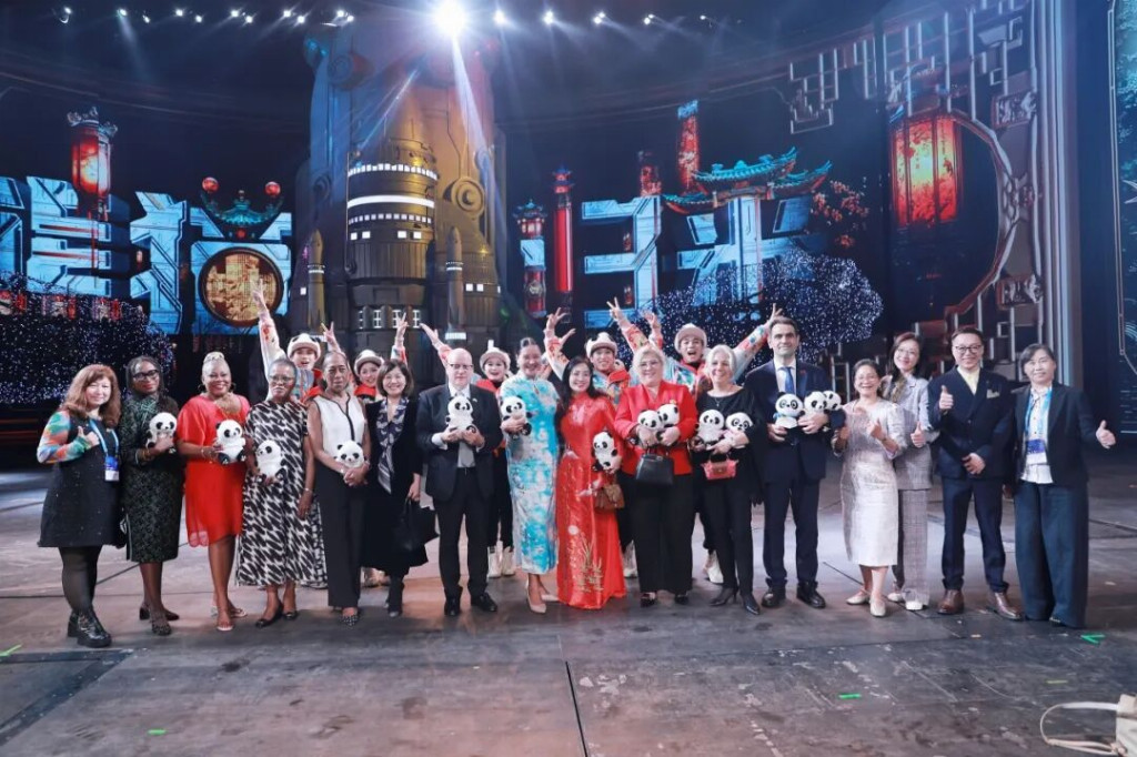 “国际朋友圈”扩容 11国驻华大使为雨城点赞 ——“‘乡村振兴·文化交融”驻华大使走进雨城区公益交流活动侧记