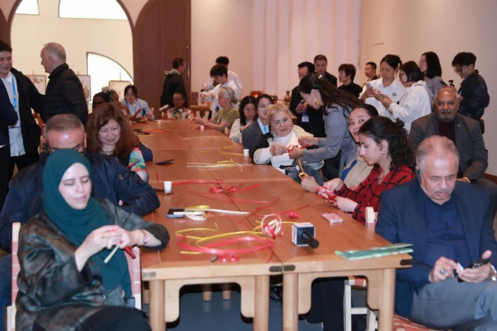 “国际朋友圈”扩容 11国驻华大使为雨城点赞 ——“‘乡村振兴·文化交融”驻华大使走进雨城区公益交流活动侧记