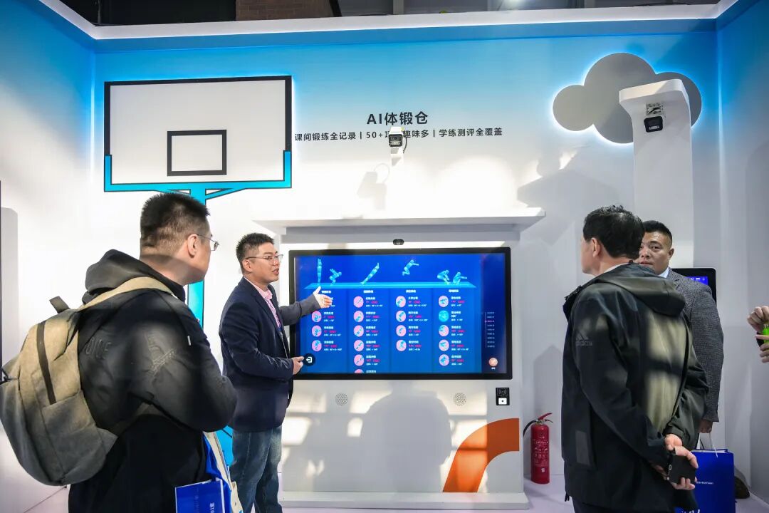 鸿合科技携“智瞳生态”亮相第86届中国教装展,推动教育数字化纵深发展